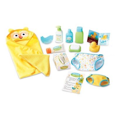 Melissa & Doug Mine to Love Changing & Bathtime Play Set for Dolls - Diapers, Pretend Shampoo,Wipes, Towel,  More - 19pc
