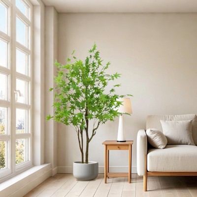 Artificial maple trees, fake green plants, trees in indoor home decoration potted plants, lifelike fake maple trees with leaves and trunks