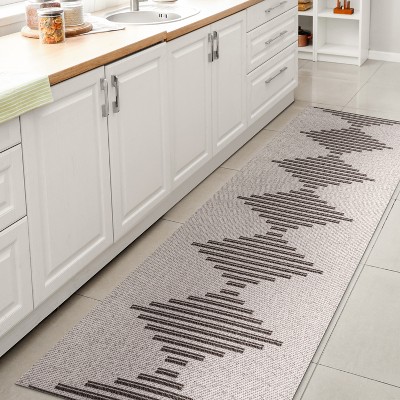 Vinales Diamond Stripe Indoor/Outdoor Area Rug - JONATHAN Y
