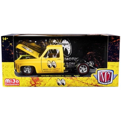 M2 Machines 1976 GMC Sierra Grande 15 Squarebody Bedless 1:24 Mooneyes
