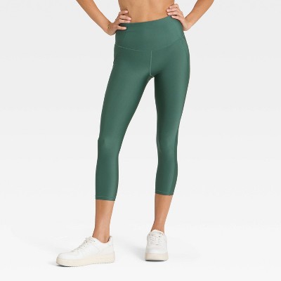 Women's Effortless Support High-Rise Pocketed Capri Leggings - All In Motion™