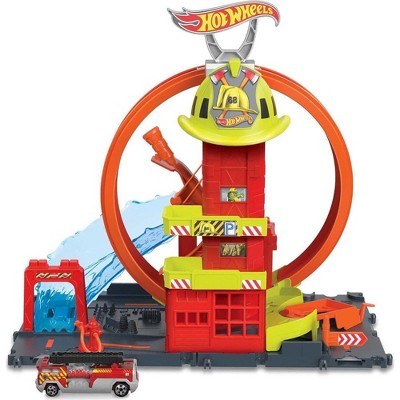 Hot Wheels City Toy Car Track Set, Super Loop Fire Station & 1:64 Scale Firetruck, Connects to Other Sets