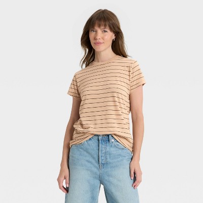 Women's Short Sleeve Crewneck T-Shirt - Universal Thread™