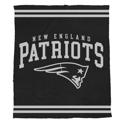 NFL New England Patriots Midnight Logo Cozy Knit Blanket