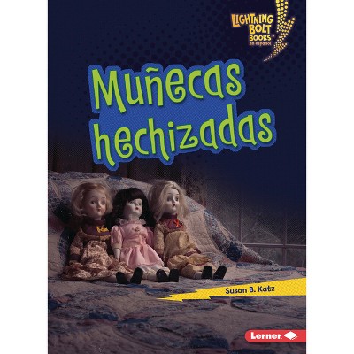 Muñecas Hechizadas (Haunted Dolls) - (Lightning Bolt Books (R) en Español -- ¡Eso Es Aterrador! (That's Scary!)) by  Susan B Katz (Paperback)