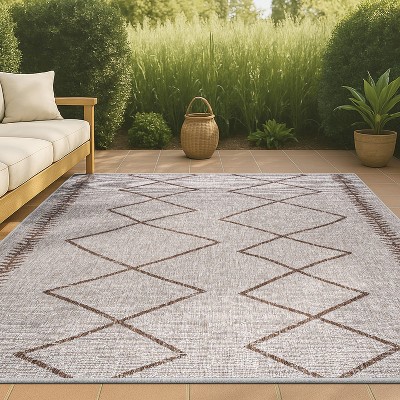 Derya Diamond Trellis Indoor/Outdoor Area Rug - JONATHAN Y