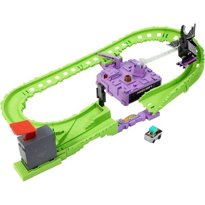 Minecraft Hot Wheels RacerVerse Diecast Track Set Diamond Armor Steve - 2pk