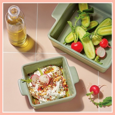 Up your potluck game with these 
thoughtful kitchen essentials.