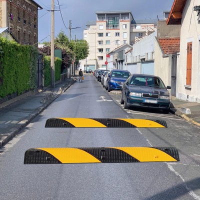 Garvee 2 Pack Rubber Speed Bumps with 25,000 Lbs Capacity, Ideal for Cable Protection On Asphalt, Concrete, and Gravel Roads