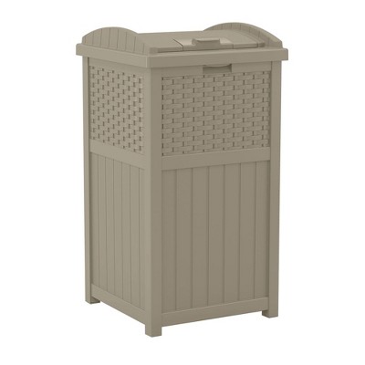 Suncast Wicker Resin Outdoor Hideaway Trash Can with Latching Lid for Use in Backyard, Deck, or Patio, Dark Taupe