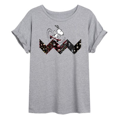 Women's - Peanuts - Snoopy Skating Pattern Oversized Graphic T-Shirt
