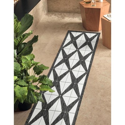 Unique Loom Outdoor Modern X Geometric Woven Area Rug