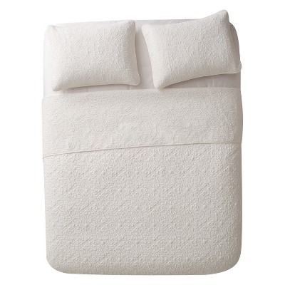 VCNY Caroline Embossed Quilt Set
