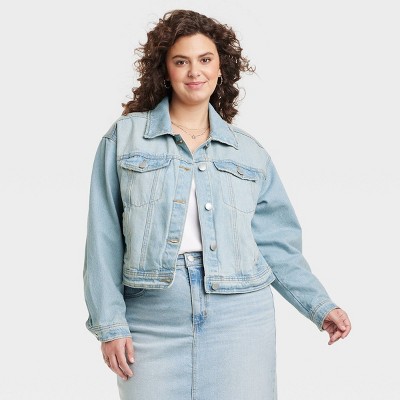 Women's Cropped Trucker Jacket - Universal Thread™ Light Wash