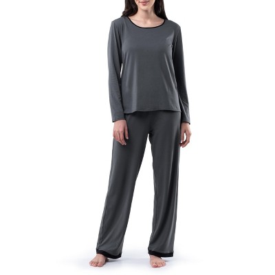 Fruit of the Loom Women's and Women's Plus Long Sleeve Pajama Set